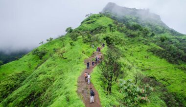 what to wear for trekking in monsoon